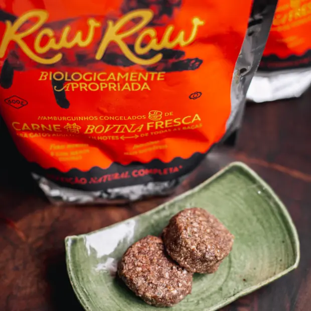 Embalagem Raw Raw de hamburguinhos congelados de carne bovina fresca para cães adultos